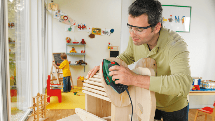 Bosch PSM 100 A Završna obrada neobrađenih drvenih površina na igračkama i stolicama